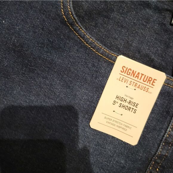 LEVI'S Signature Heritage Hi-Rise 5 inch Cutoff Jean Shorts NWT 20  Waist 35 - Picture 4 of 4